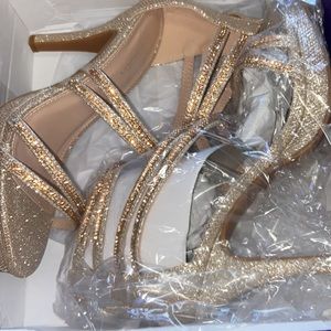 NWT Top Moda Dressy Formal Sparkly Strappy Champagne High Heels Size 8